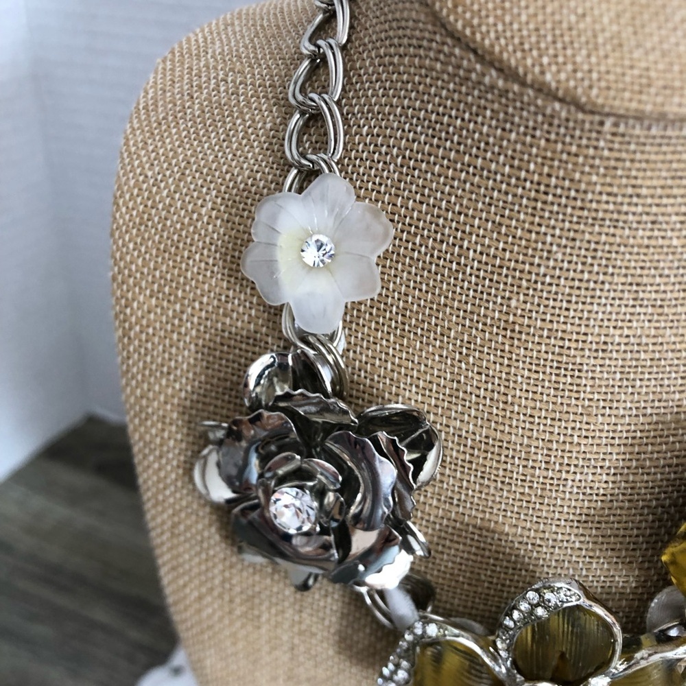 Vtg Chunky Floral Bib Necklace - Picture 2 of 16